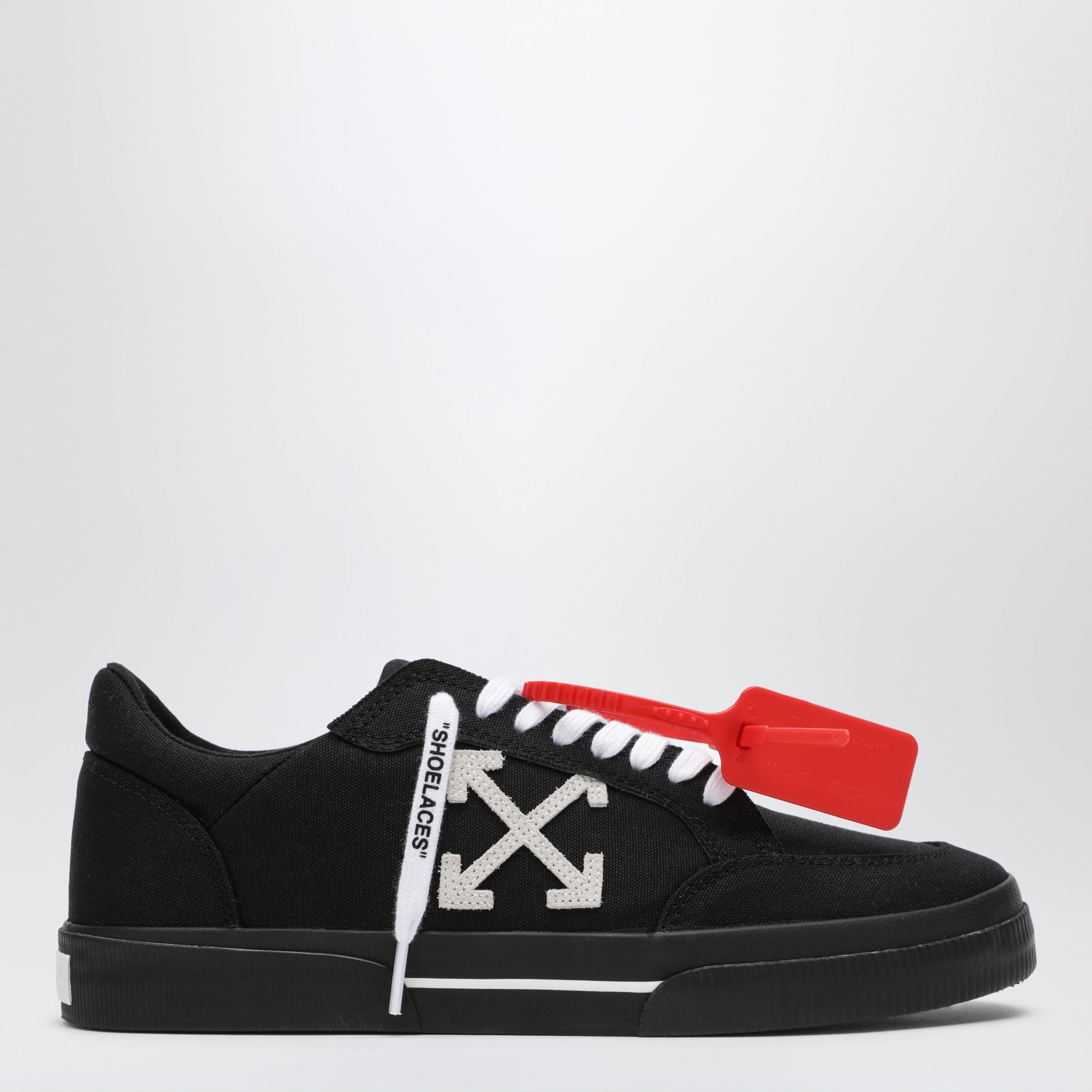 Off-White Black/White Vulcanized Low Sneakers Men OFF-WHITE
