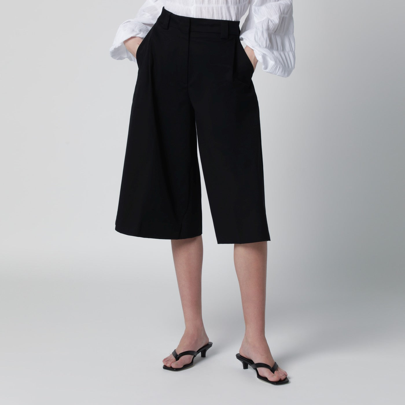 Thelatest Black Cotton Dakota Bermuda Shorts Women TheLatest