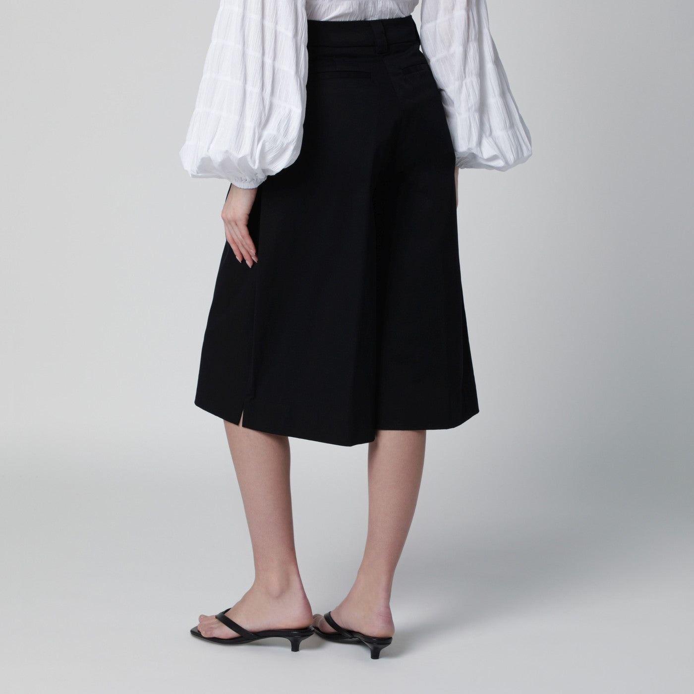 Thelatest Black Cotton Dakota Bermuda Shorts Women TheLatest