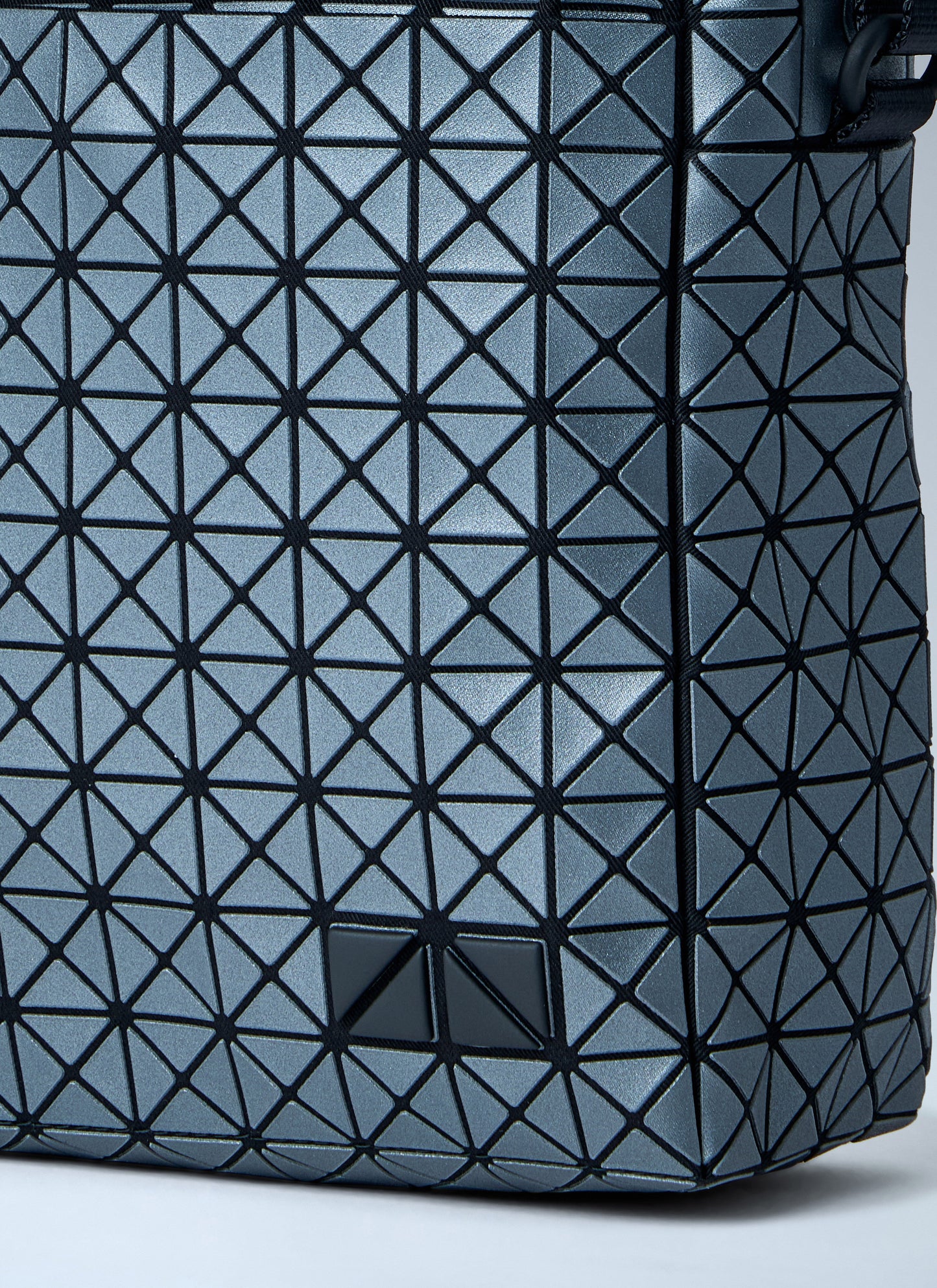 Bao Bao Issey Miyake Women Voyager Reflector Crossbody Bag BAO BAO ISSEY MIYAKE