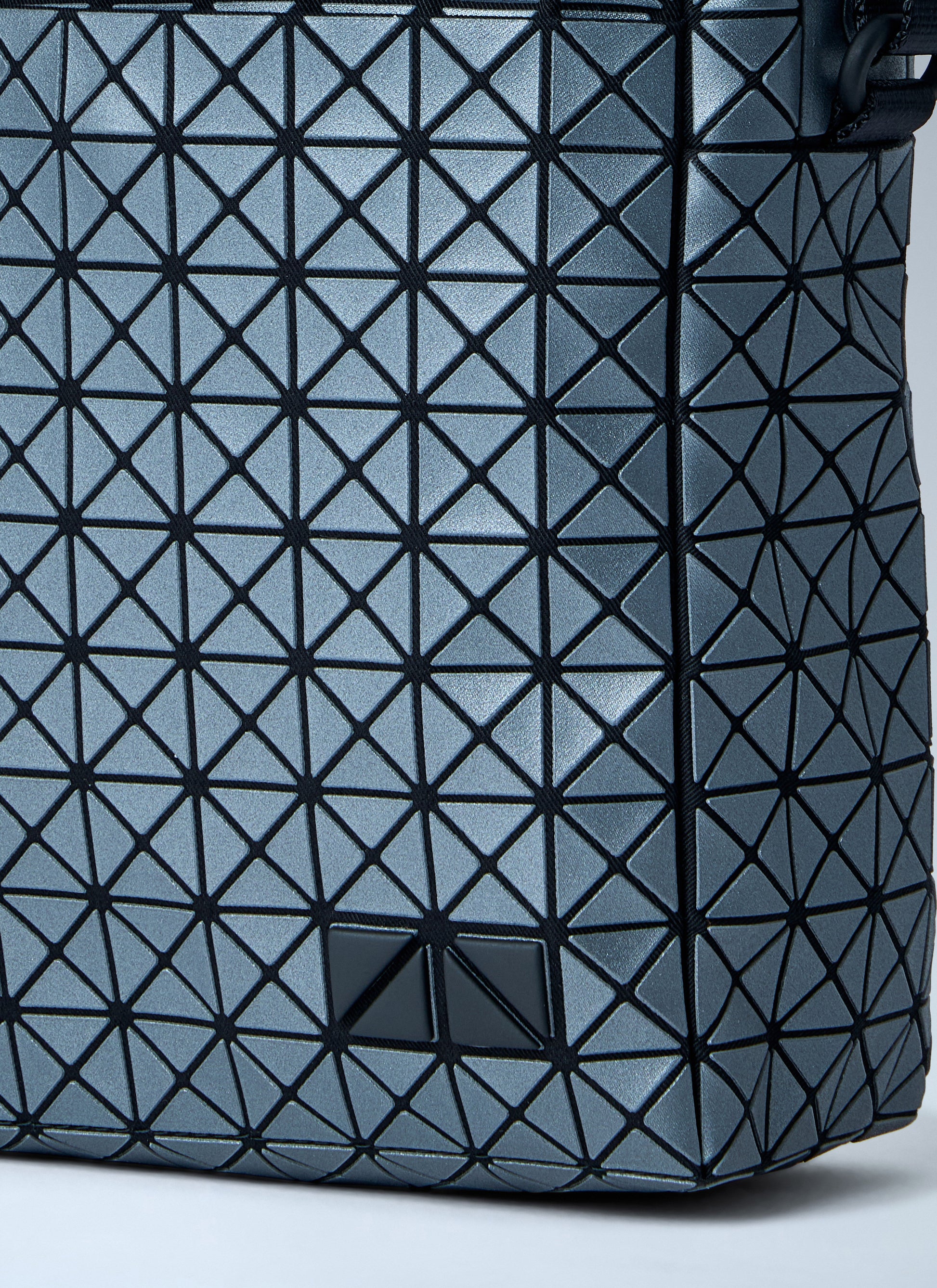 Bao Bao Issey Miyake Women Voyager Reflector Crossbody Bag BAO BAO ISSEY MIYAKE
