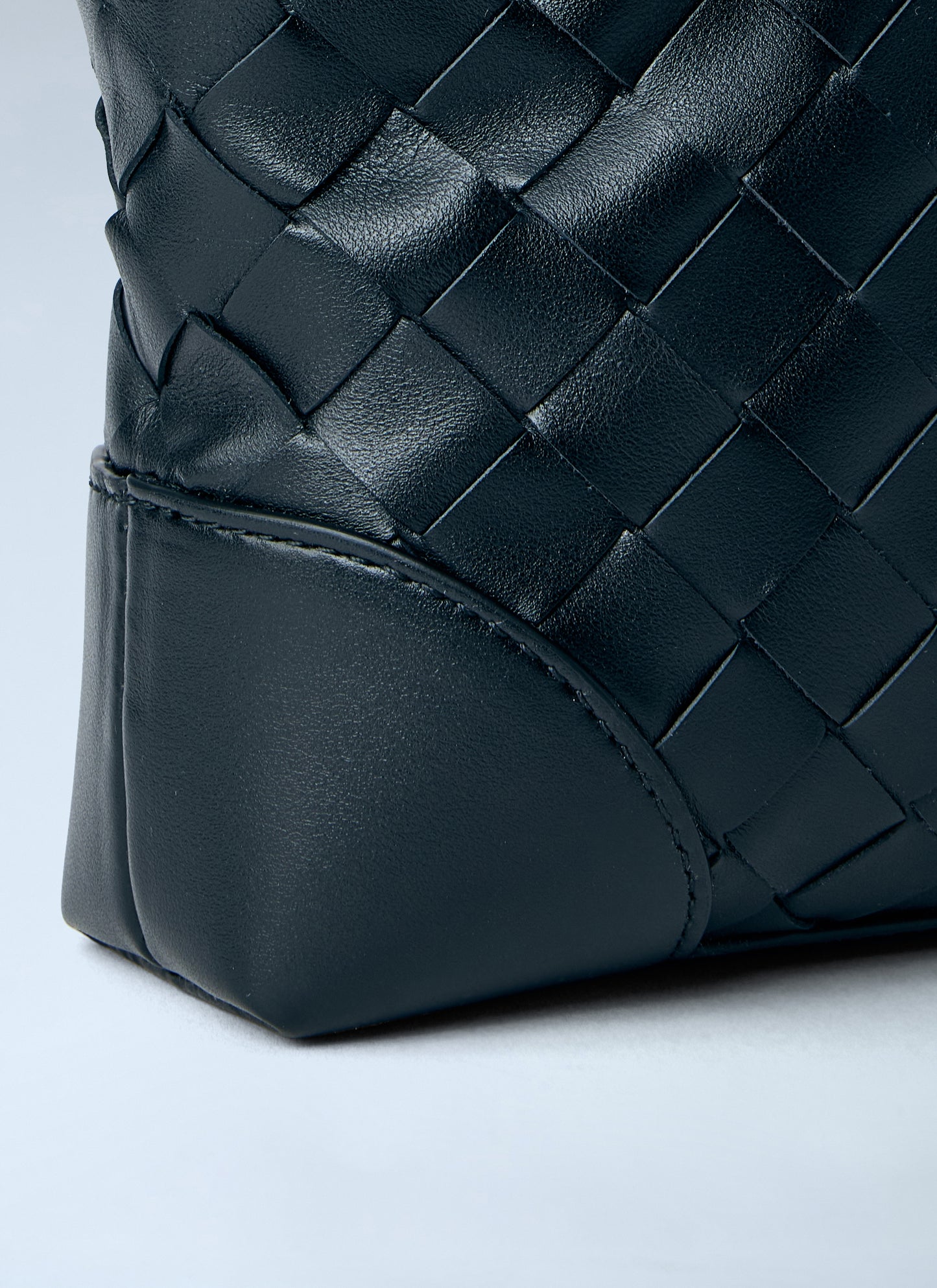 Bottega Veneta Men Andiamo Zipped Messenger Bag BOTTEGA VENETA
