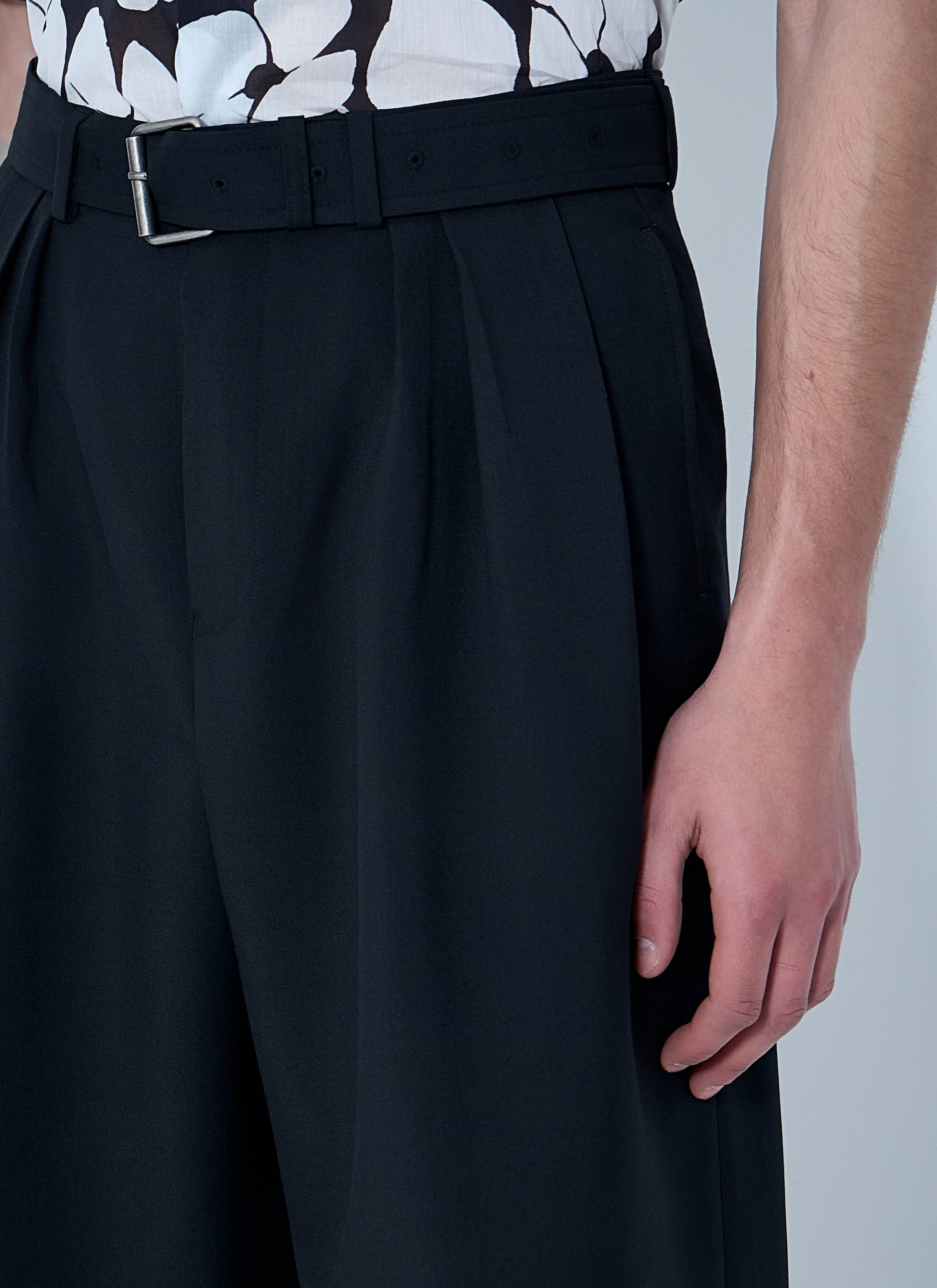 Dries Van Noten Men Pleated Wool Knee-Length Trousers DRIES VAN NOTEN