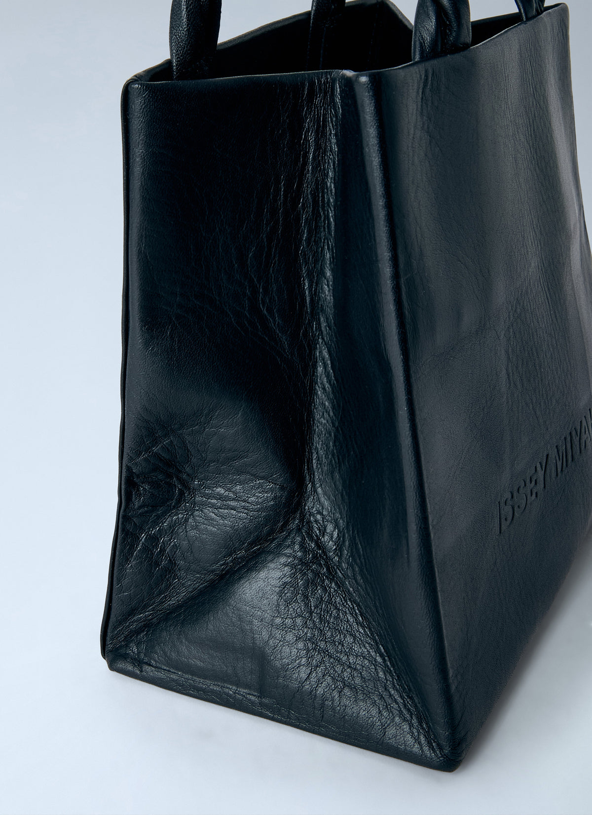 Issey Miyake Women Paper Handbag ISSEY MIYAKE