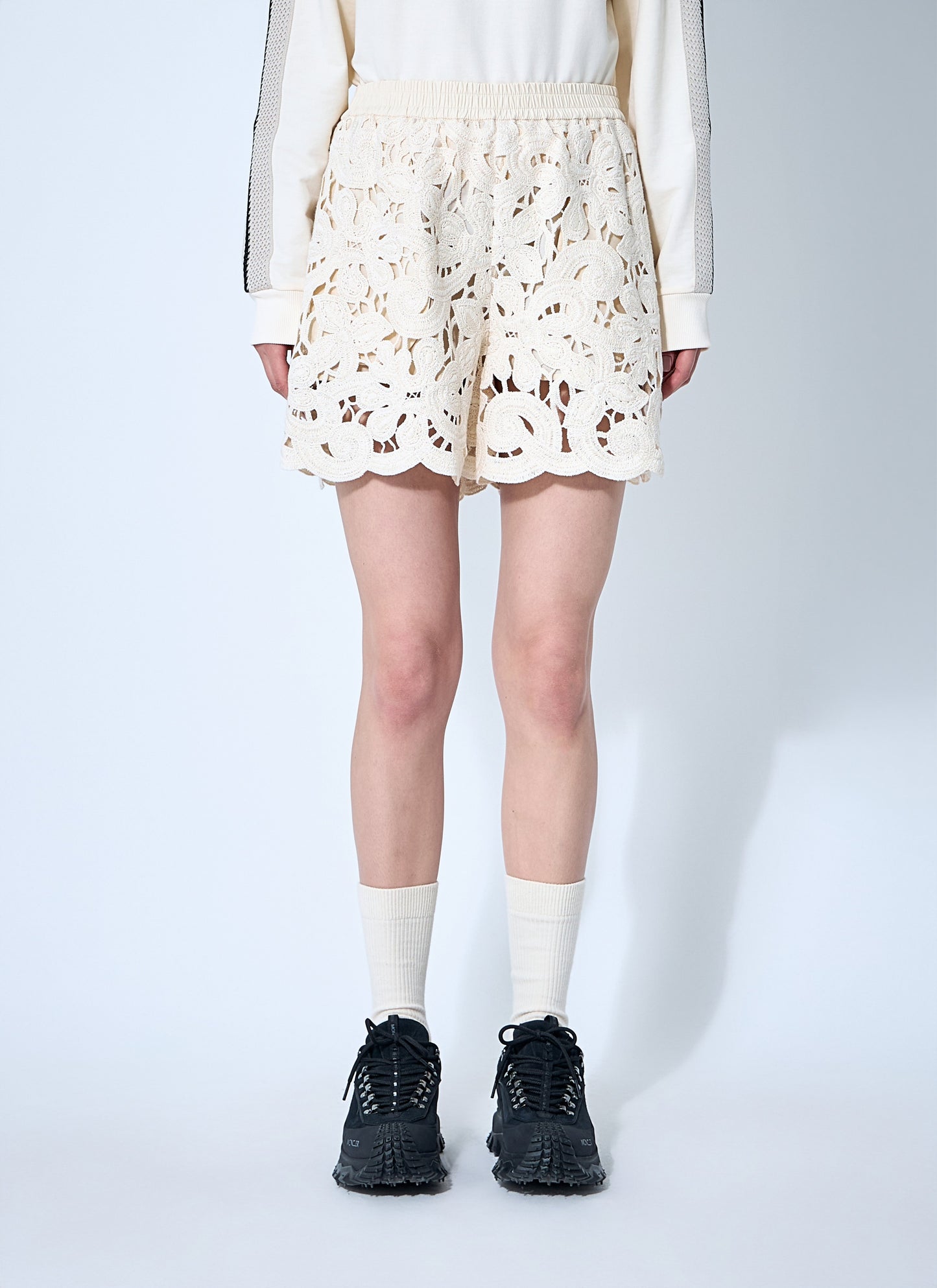 Moncler Women Embroidery Anglaise Shorts MONCLER