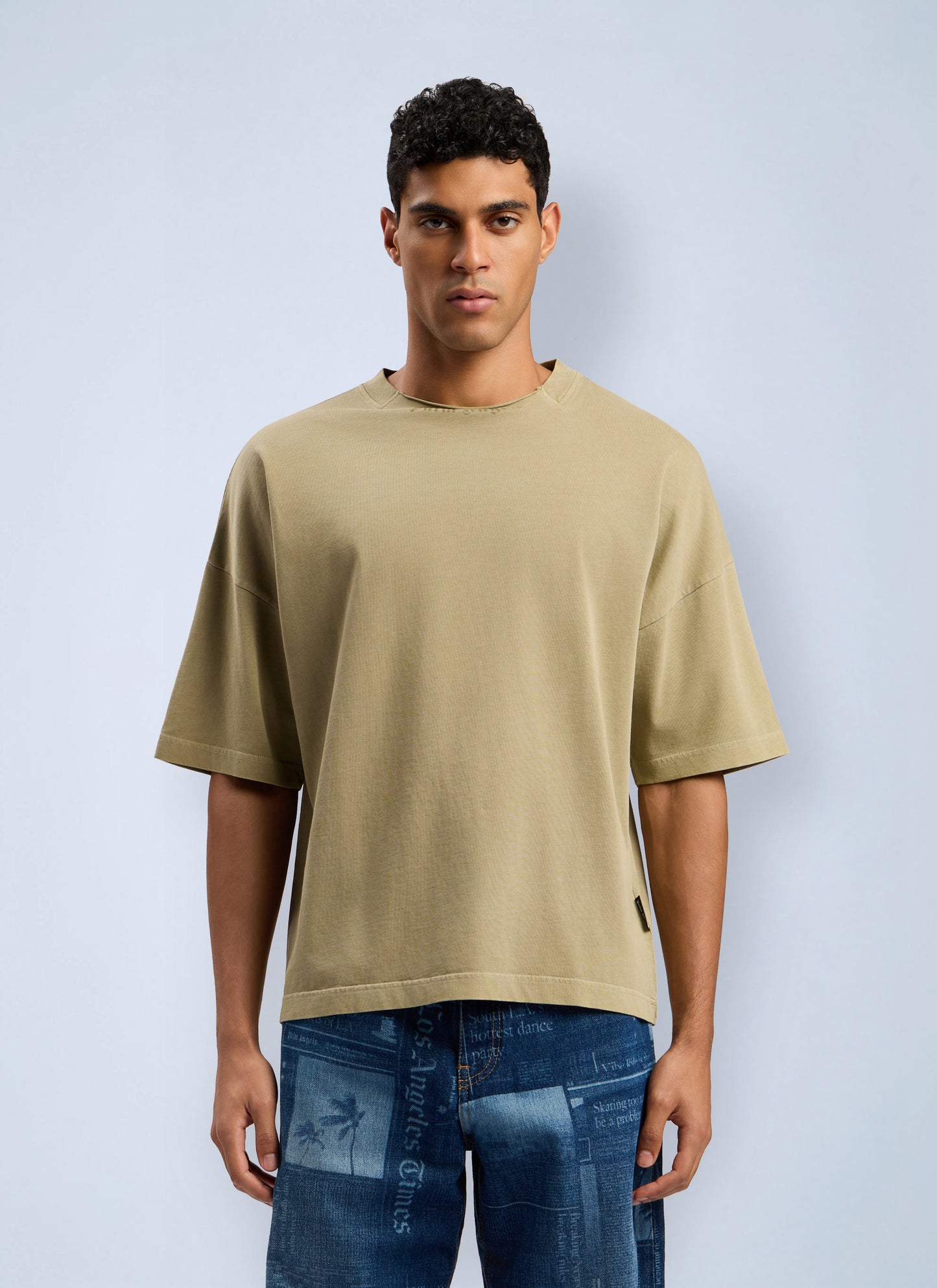 Palm Angels Men Curved Logo Loose Collar T-Shirt PALM ANGELS
