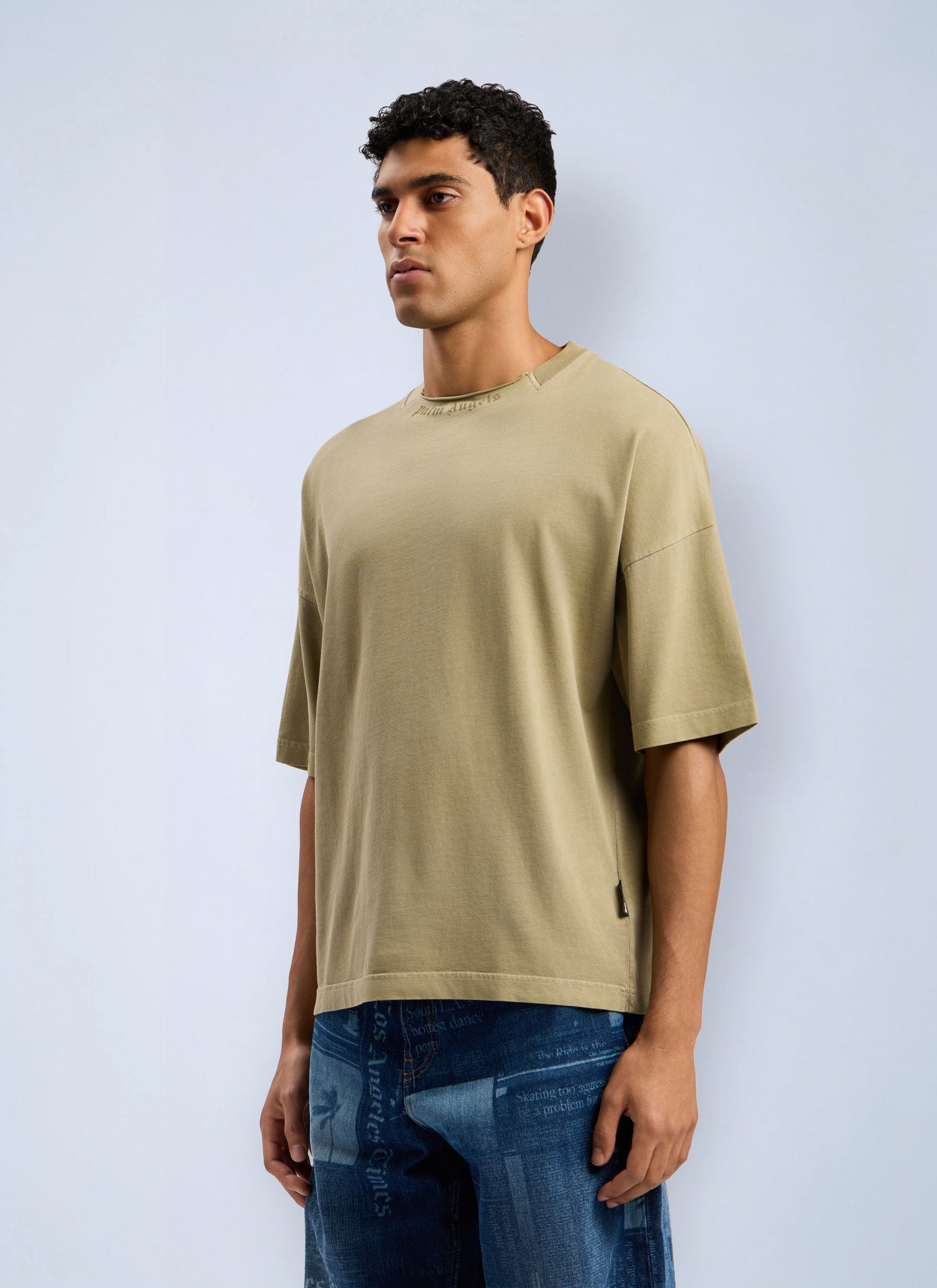 Palm Angels Men Curved Logo Loose Collar T-Shirt PALM ANGELS