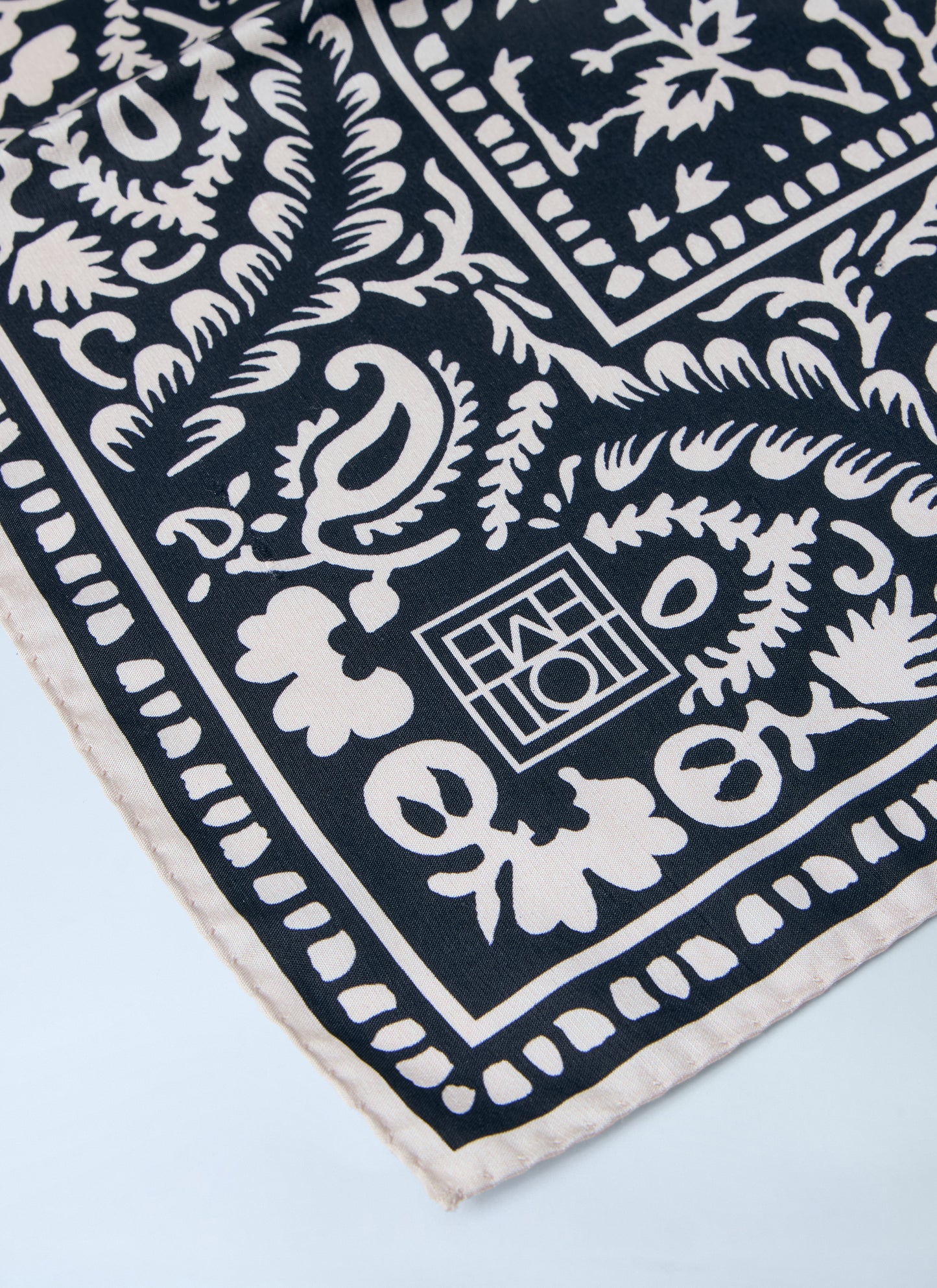 Toteme Women Patterned Bandana Scarf TOTEME