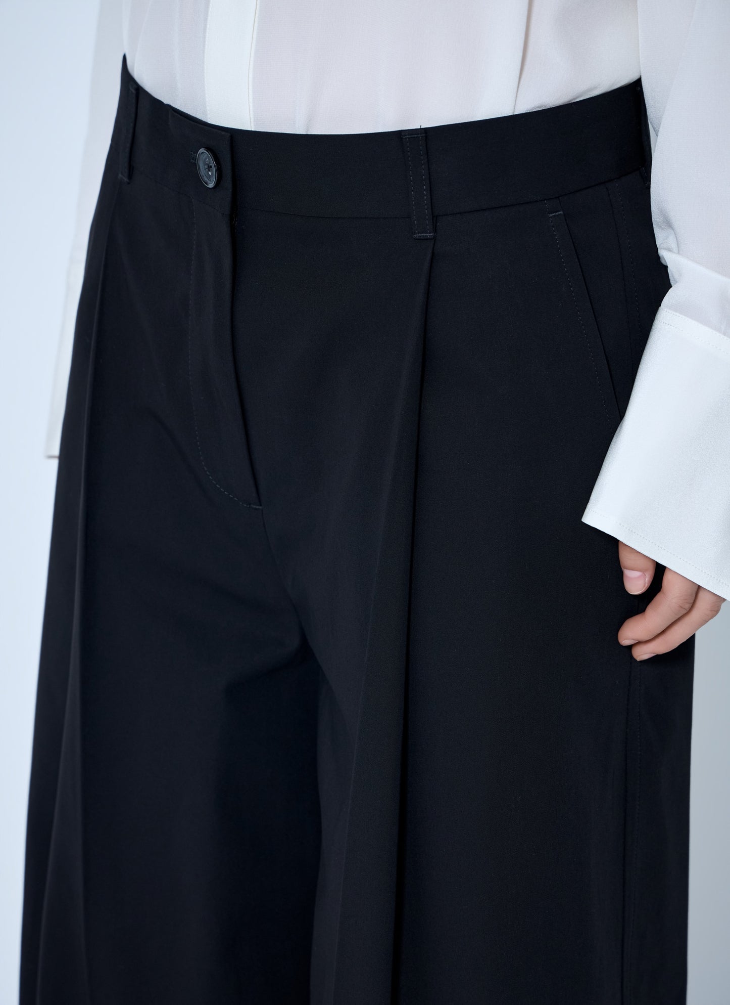 Toteme Women Single Pleat Cotton Trousers TOTEME
